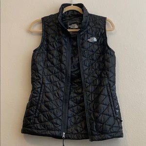 Black North Face Down vest. Size XS.